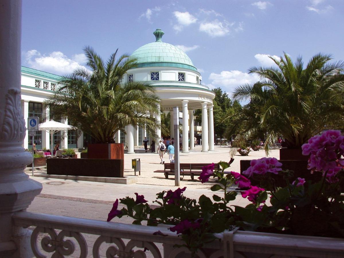 Cafe Schneidewind Hotel Bad Pyrmont Exterior photo